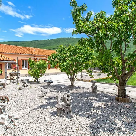 3 Bedroom Awesome In *