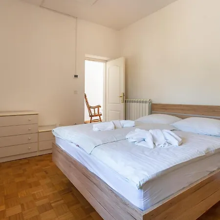 3 Bedroom Awesome In *
