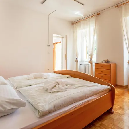 3 Bedroom Awesome In *